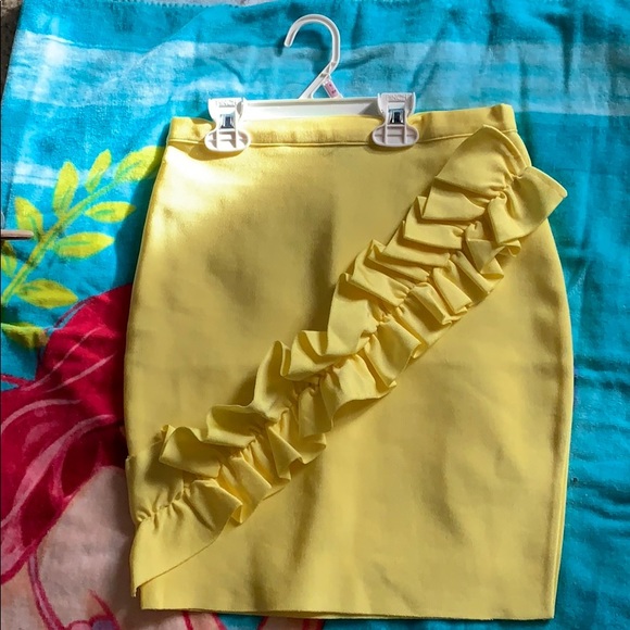 Yellow Thigh length shirt - Picture 3 of 4